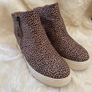 Women’s Leopard Print Wedge Sneaker Size 8